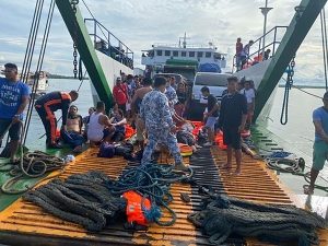 Požar na trajketu na Filipinima: Sedmoro poginuli, ima i nestalih, putnici skakali u vodu