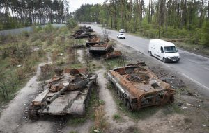 Rat u Ukrajini, tri meseca kasnije: NATO tvrdi da neće biti deo konflikta sa Moskvom; EU poziva na razgovore zbog blokade pšenice; u Marijupolju pronađeno 200 tela pod ruševinama, saopštile ukrajinske vlasti