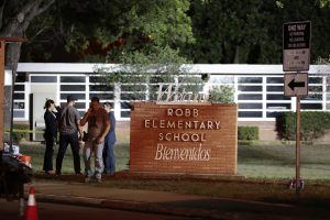 Najmanje 19 đaka ubijeno tokom pucnjave u školi u Teksasu: Napadač ubijen, na Tiktoku ostavio poruku da “deca treba da se plaše u stvarnom svetu”