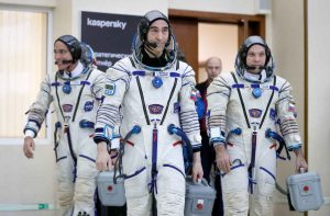 Ruski astronauti u svemiru istakli zastave separatističkih ukrajinskih republika: “Slavimo istovremeno na Zemlji i van nje”