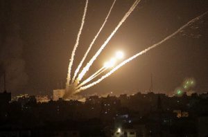Šta se dešava u Pojasu Gaze: Eskalacija nasilja, ali se očekuje prekid vatre, Netanjahu iz opozicije podržao akciju i prekinuo “ćutnju”