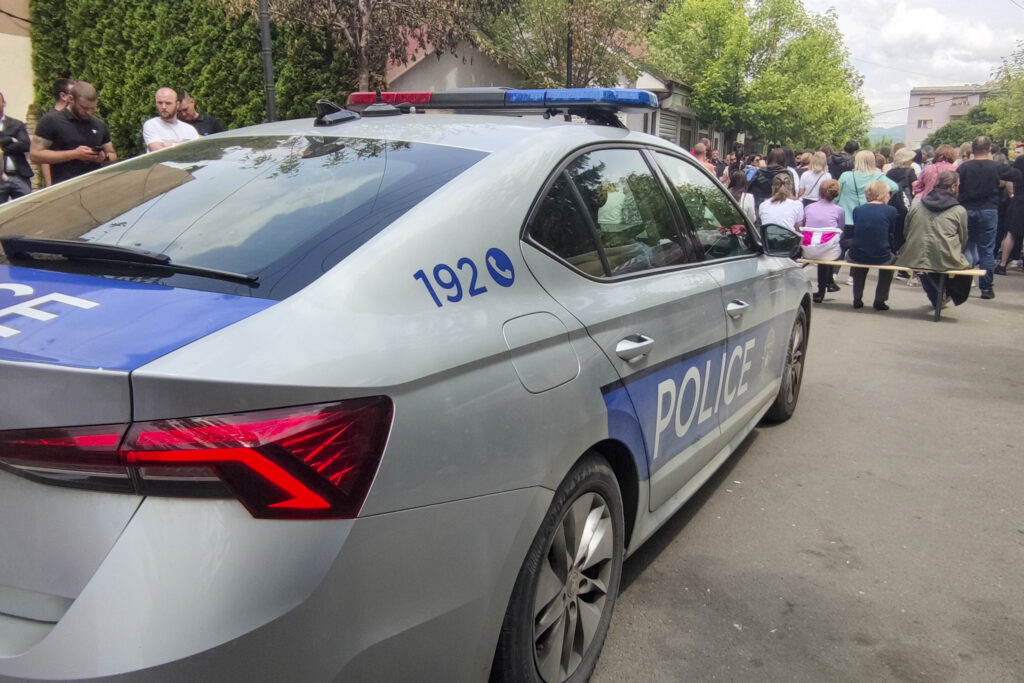 RTS: Pucnjava u Lapljem Selu u blizini škole, dve osobe privedene
