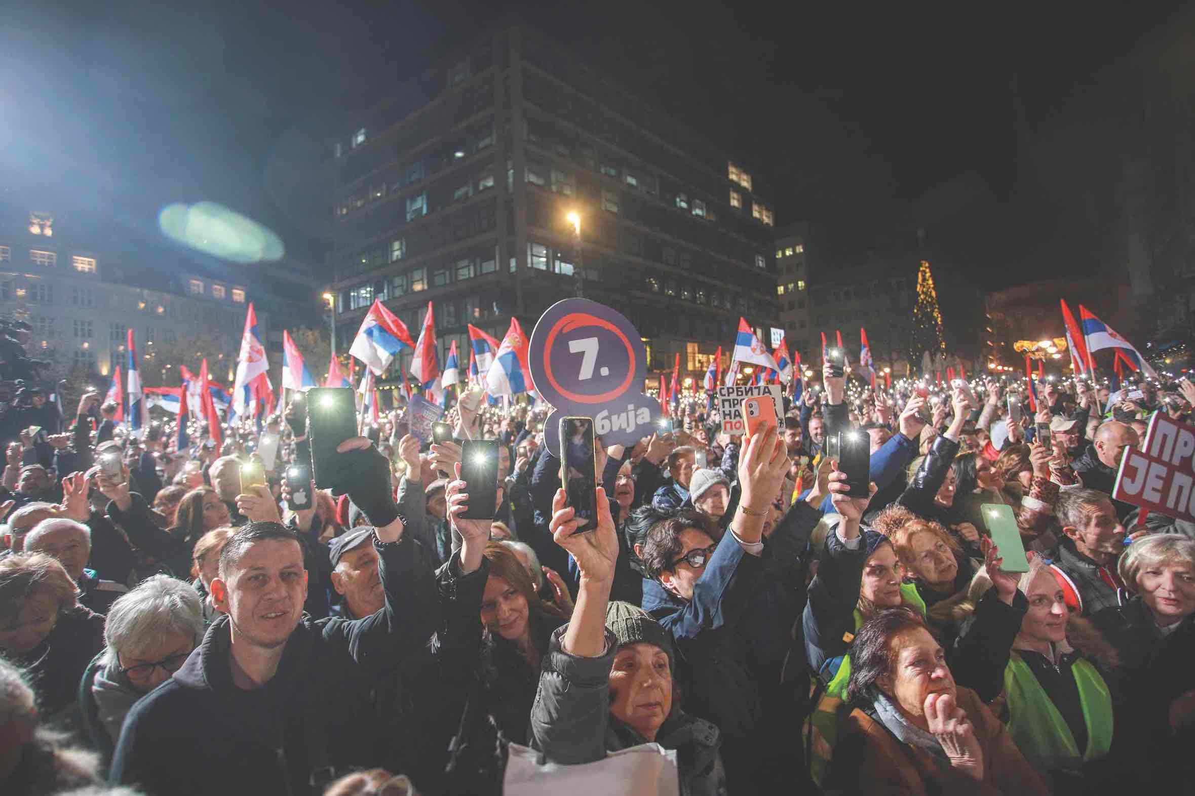 Zavrsni predizborni skup liste 'Srbija protiv nasilja' odrzan je veceras na Trgu Republike u Beogradu.