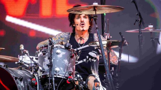 Bubnjar grupe „Motli kru“ Tomi Li