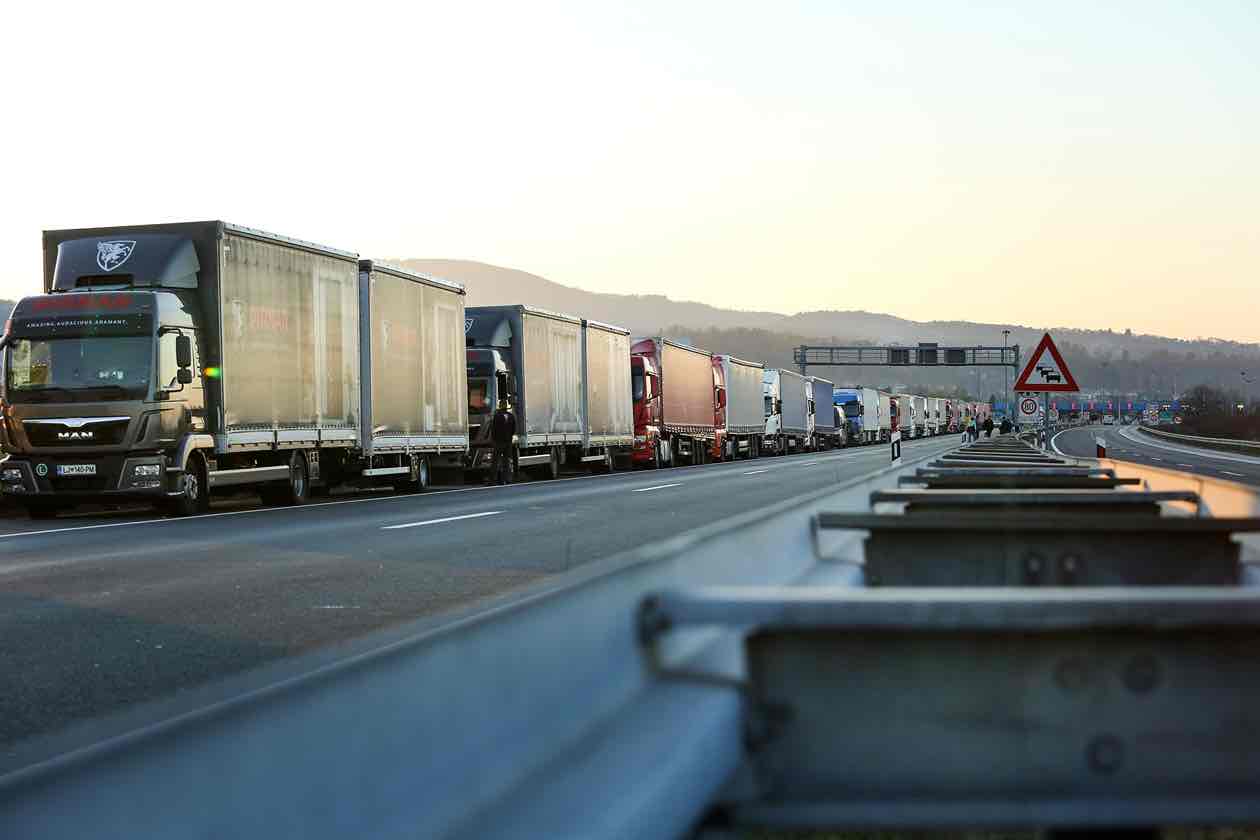 Convoy of trucks/ Kamioni