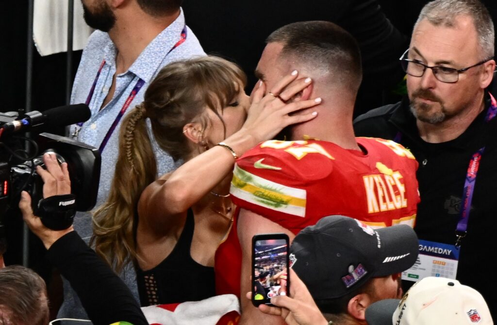 Tejlor Svift i Trevis Kelsi na Super Bowl-u