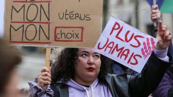 Pro And Anti Abortion Camps Protest In Paris, France/ Senat u Francuskoj usvojio predlog da se pravo na abortus unese u Ustav