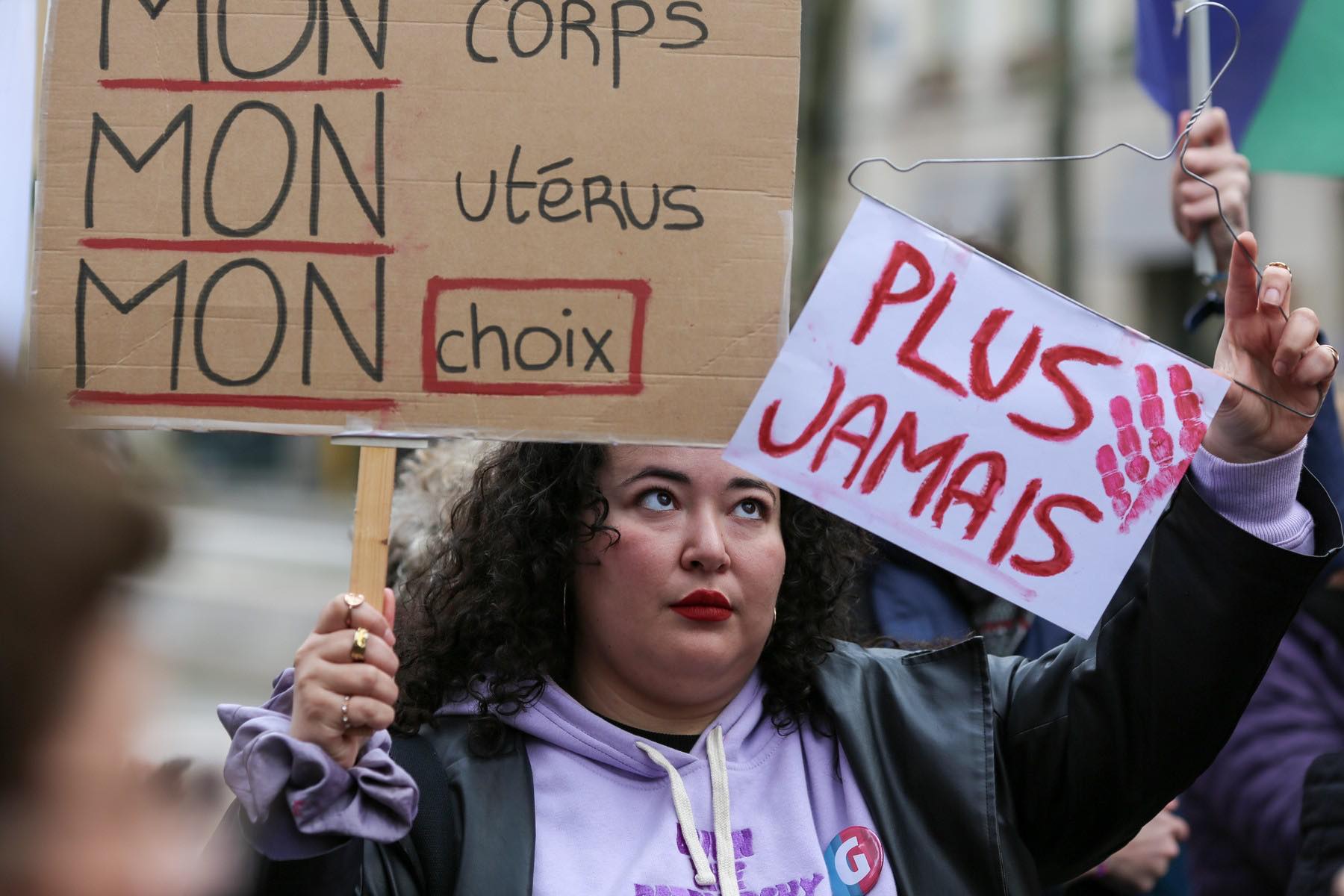 Pro And Anti Abortion Camps Protest In Paris, France/ Senat u Francuskoj usvojio predlog da se pravo na abortus unese u Ustav