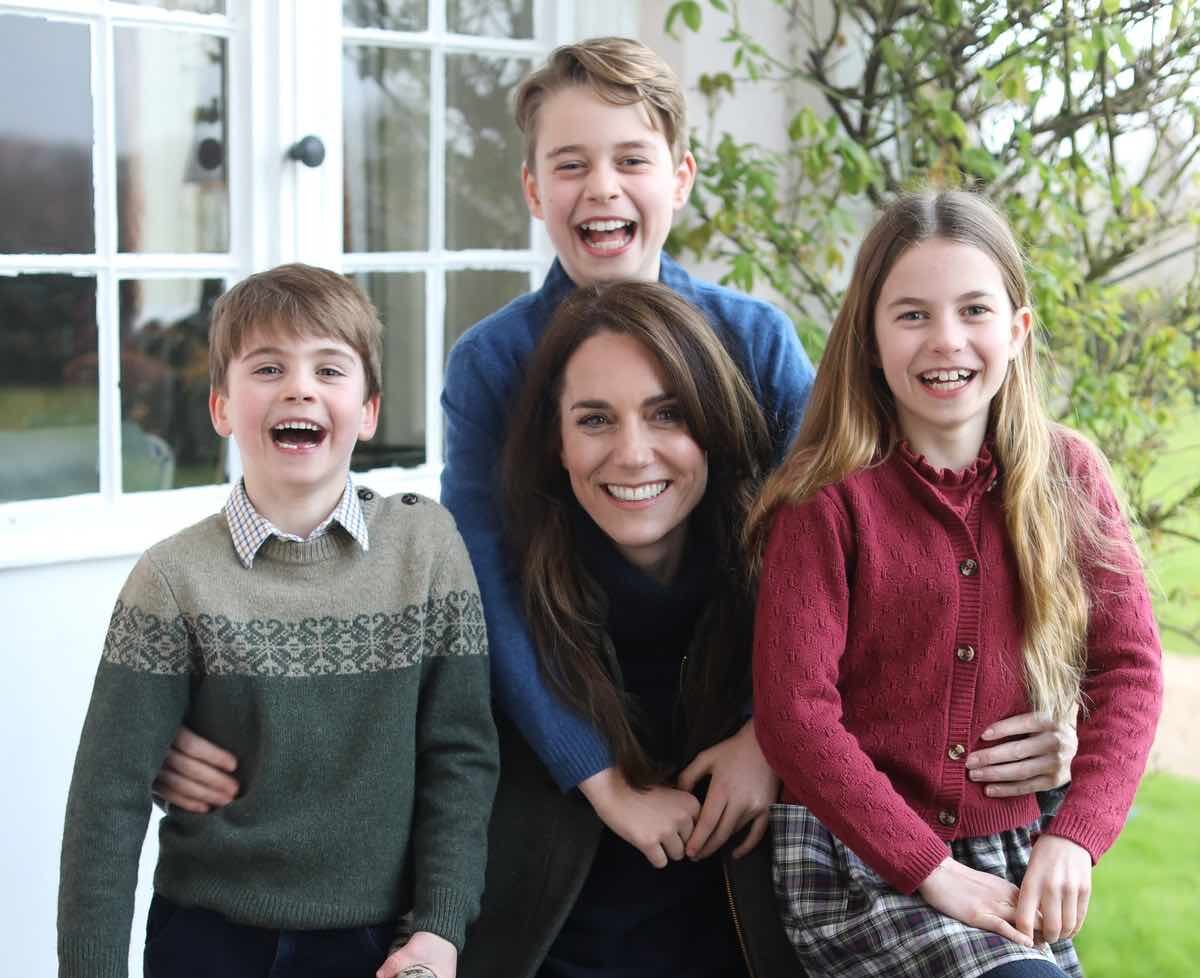 Princess of Wales Mother's Day/ Princeza Kejt sa svojom decom
