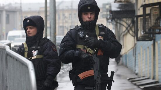 Naoružani ruski policajci/ Armored Russian police officers