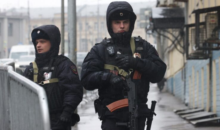 Naoružani ruski policajci/ Armored Russian police officers