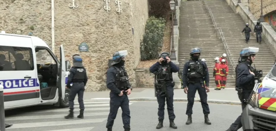 Uhapšen čovek koji je pretio da će se razneti u iranskom konzulatu u Parizu