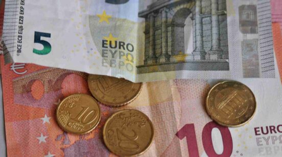 Euro currency/ Evri