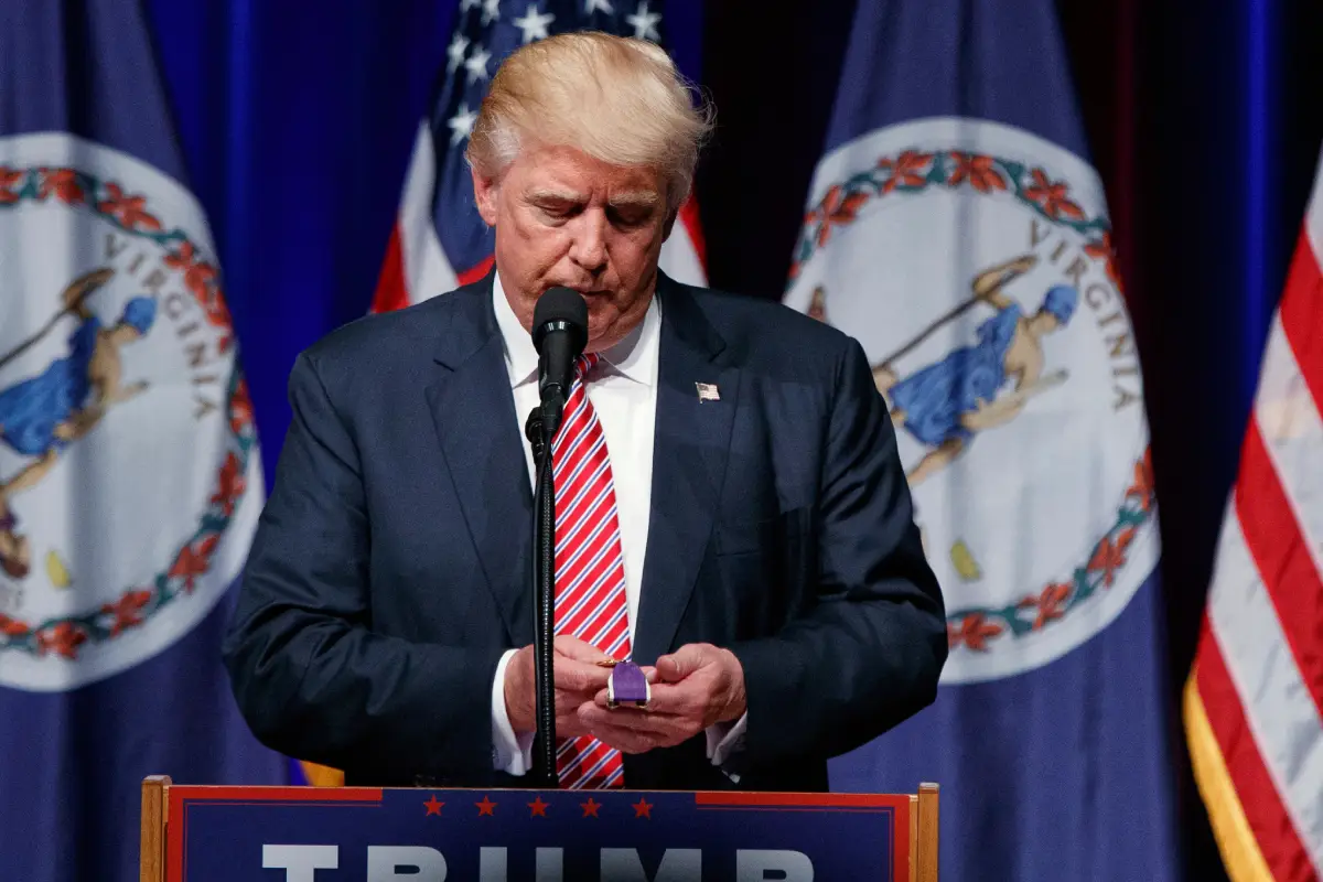 Donald Tramp s purpurnim srcem