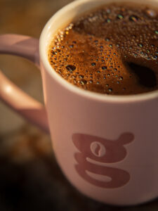 Moć šoljice kafe: Harvardska studija potvrdila da žene koje piju kafu duže ostaju vitalne