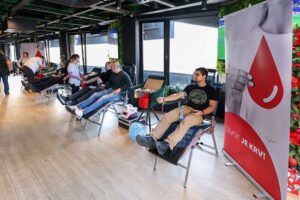 Prvotimci FK Vojvodine podržali 85. MaxBet akciju davanja krvi “Život je krv”