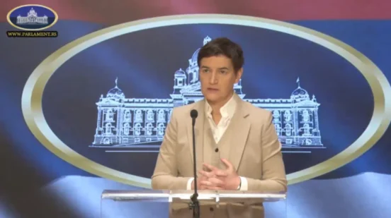 Ana Brnabić obraća se novinarima u Skupštini Srbije