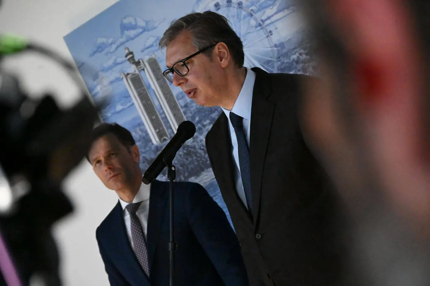 Aleksandar Vučić i Siniša Mali daju izjave novinarima u vidikovcu Beograd na vodi