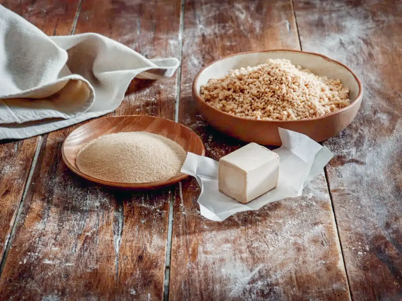 Kvasac na stolu - yeast on the table