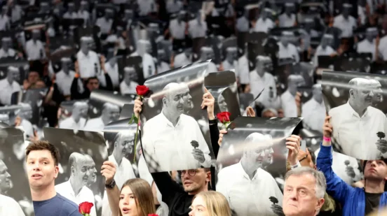 Navijaci i klub KK Partizan odaju počast Dušku Vujosevicu