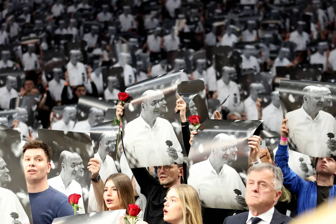 Navijaci i klub KK Partizan odaju počast Dušku Vujosevicu