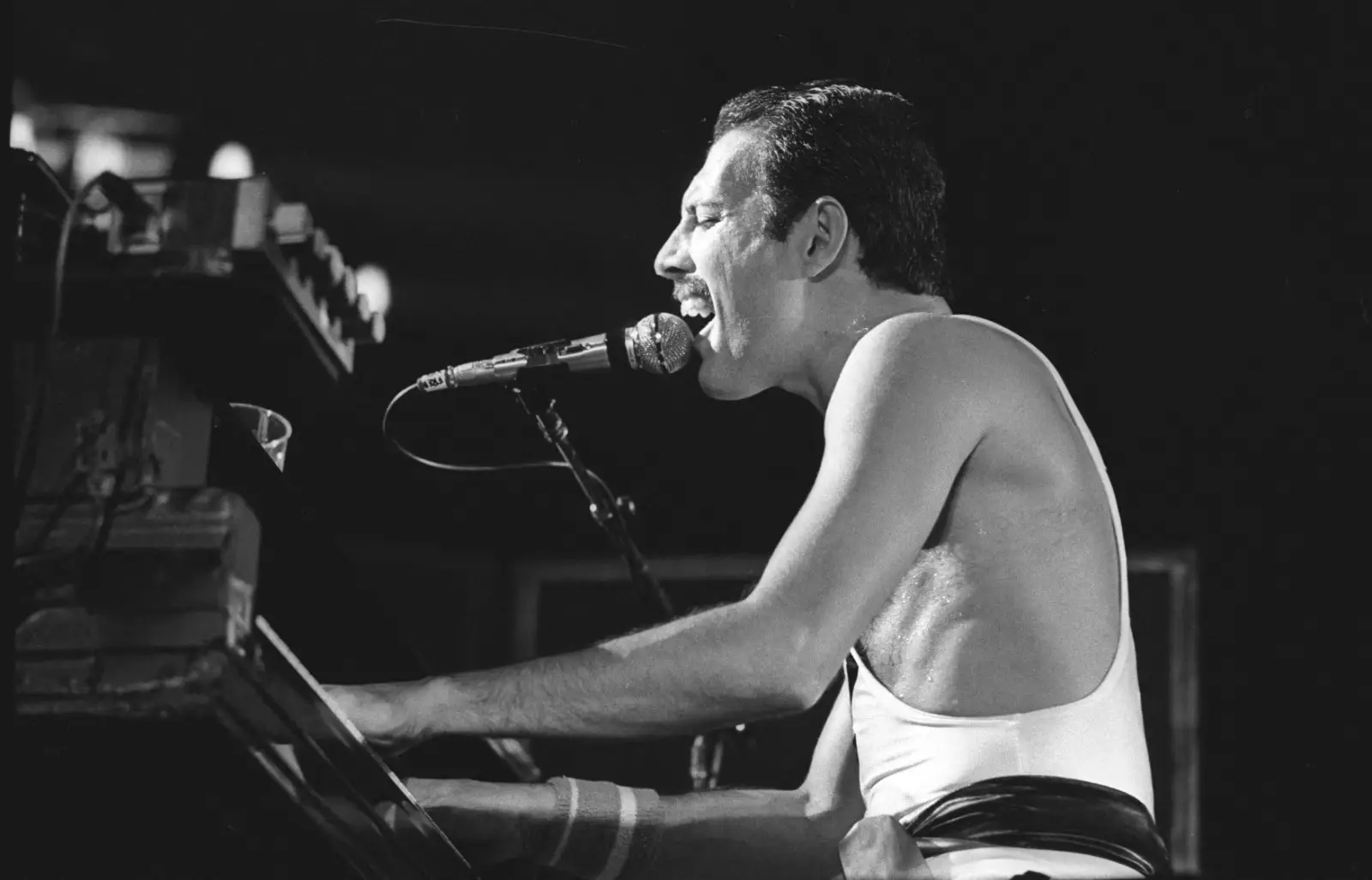 Freddie Queen playing piano