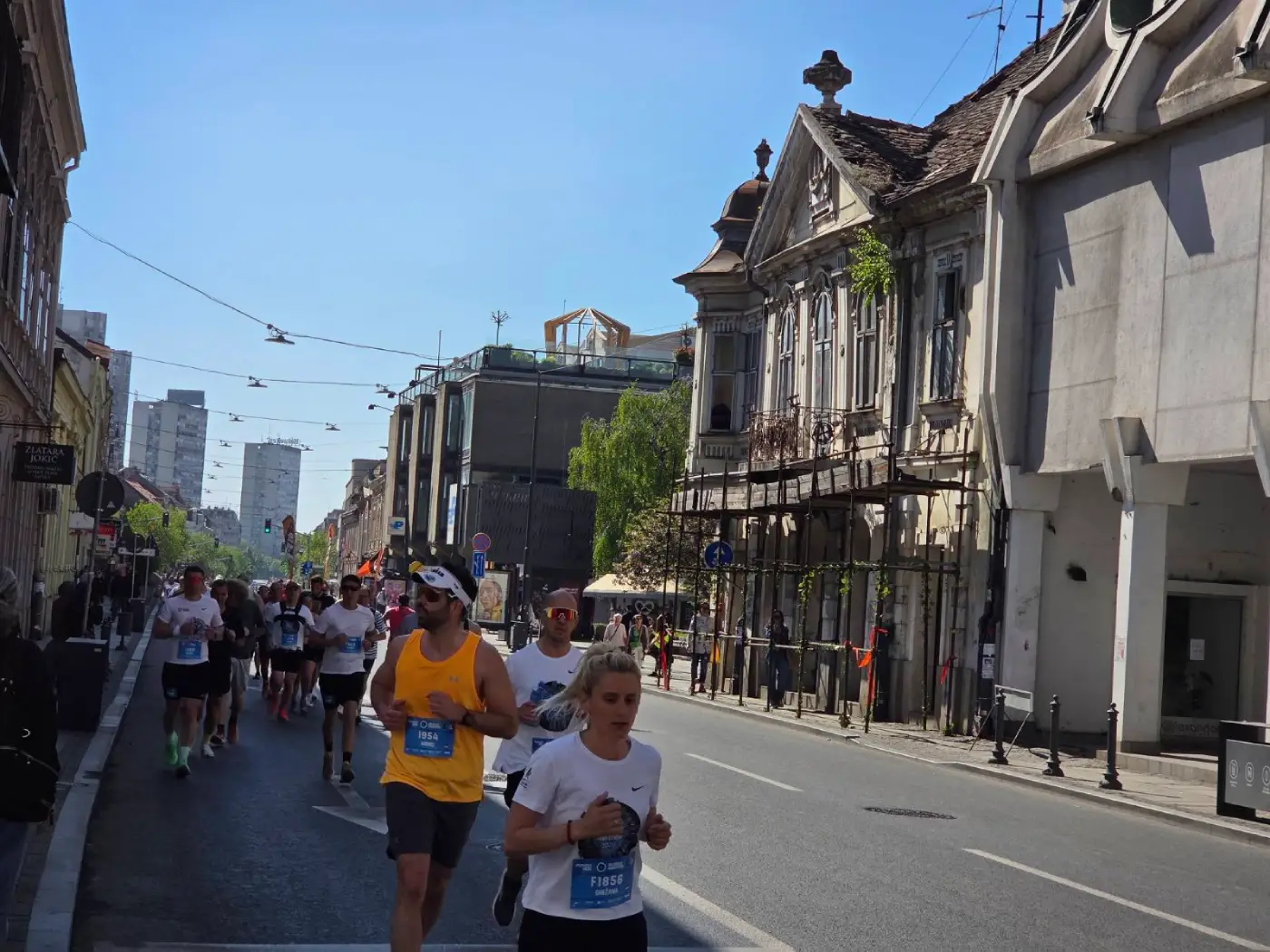 Učesnici Beogradskog maratona prolaze ulicama Zemuna