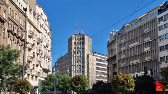 panorama Beograda sa paaltom Albanija u centru