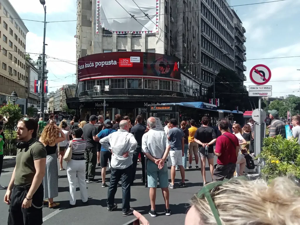 Društvo: Potrebna nezavisna komisija da utvrdi stanje čiopa posle skidana panoa sa Palate Albanije