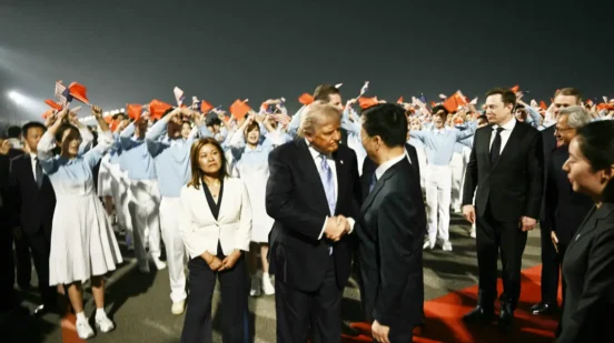 Vide president Han Zheng meets Trump at Beijing Airport