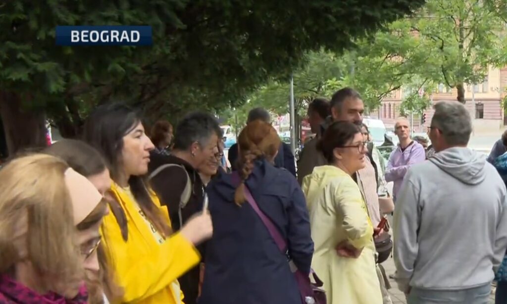 Roditelji učenika Jovine gimnazije protestuju ispred Ministarstva prosvete