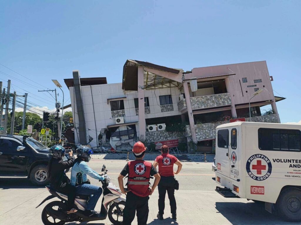 Zemljotres magnitude 7,8 pogodio južne Filipine: Najmanje 12 poginulih, pokrenut cunami