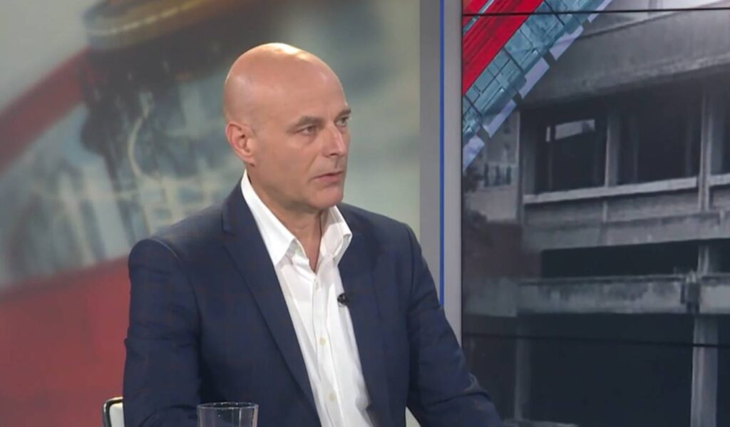 Miloš Pavlović na skupu u Kraljevu: „Onaj ko vodi zemlju – najbolje bi bilo da je nevidljiv za narod“