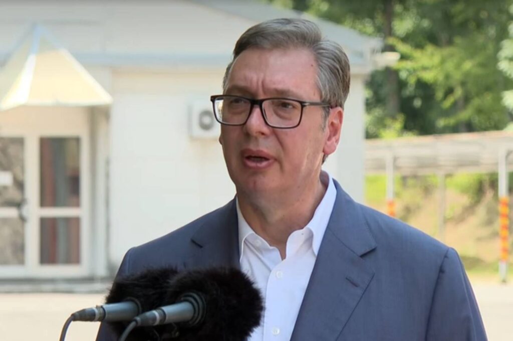 Vučić o pisanju KRIK-a: Nije mi važan Vidić niti Slaviša Kokeza