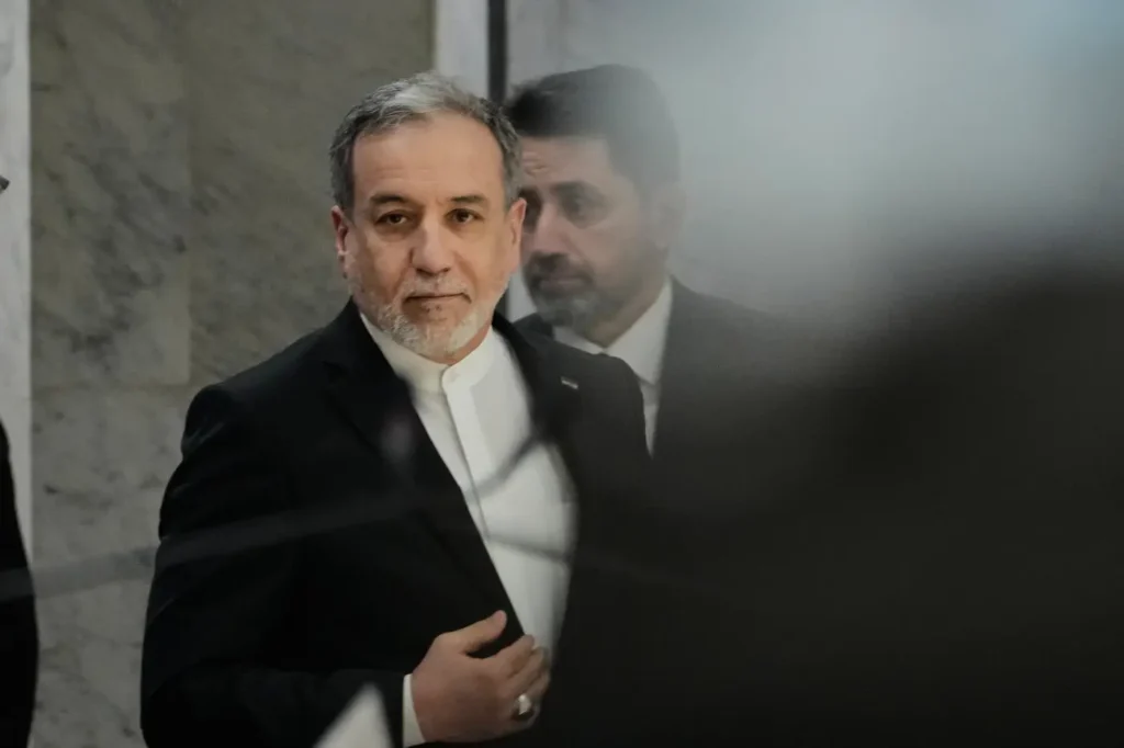 Iranski ministar Aragči: Plovidba kroz Ormuz biće u potpunosti obnovljena za 30 dana
