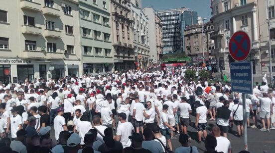 Pristalice stižu na skup SNS 27. juna u Beogradu
