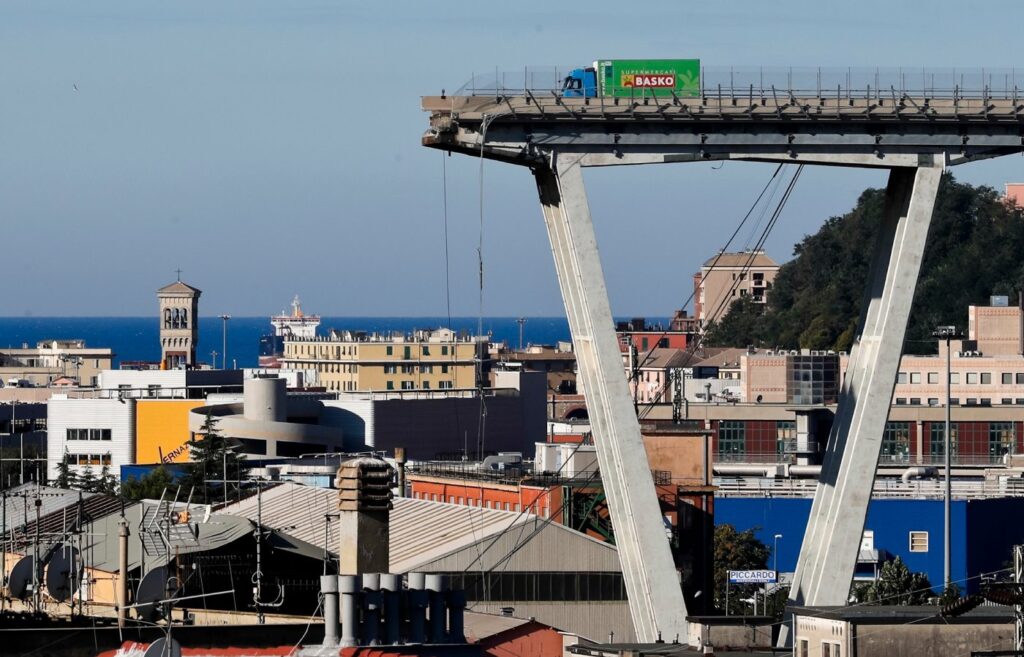 Bivši direktor italijanskih autoputeva osuđen na 12 godina zatvora zbog pada mosta u Đenovi
