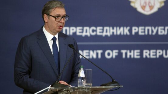 Beograd, 3.07.2026. - Predsednik Srbije Aleksandar Vucic i ministarka odbrane Spanije Margarita Robles Fernandes sastali su se danas u Predsednistvu u Beogradu. Nakon sastanka porodici posthumno odlikovanog podoficira Vojske Srbije Milovana Jovanovica, koji je poginuo u mirovnoj misiji UN u Libanu, uruceni su ordeni Srbije i Spanije. (BETAPHOTO/MILAN OBRADOVIC)