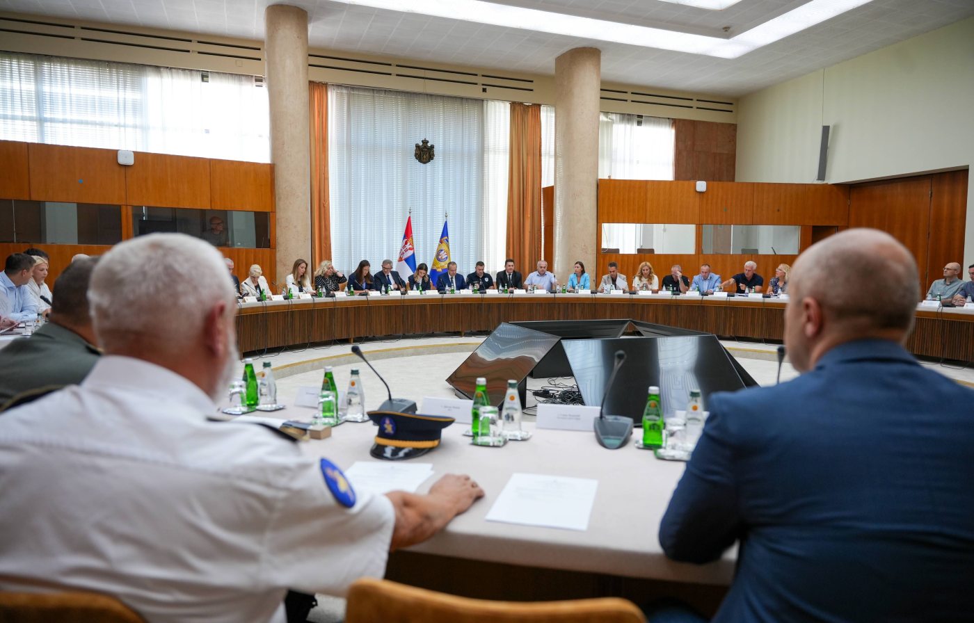 Beograd, 28.07.2026. - Potpredsednik Vlade i ministar unutrasnjih poslova i komandant Republickog staba za vanredne situacije Ivica Dacic predsedavao je danas sednicom Staba, na kojoj je razmatrana kriticna hidroloska situacija izazvana istorijski niskim vodostajem Dunava, njene posledice po funkcionisanje Hidrosistema Dunav-Tisa-Dunav i moguce mere za njihovo ublazavanje. (BETAPHOTO/MUP SRBIJE)