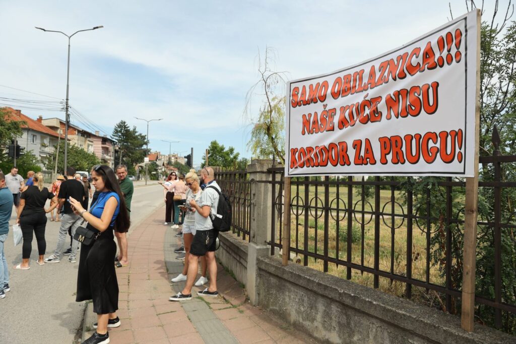 Nišlije blokirale raskrsnicu u Panteleju zbog najavljene gradnje železničke obilaznice