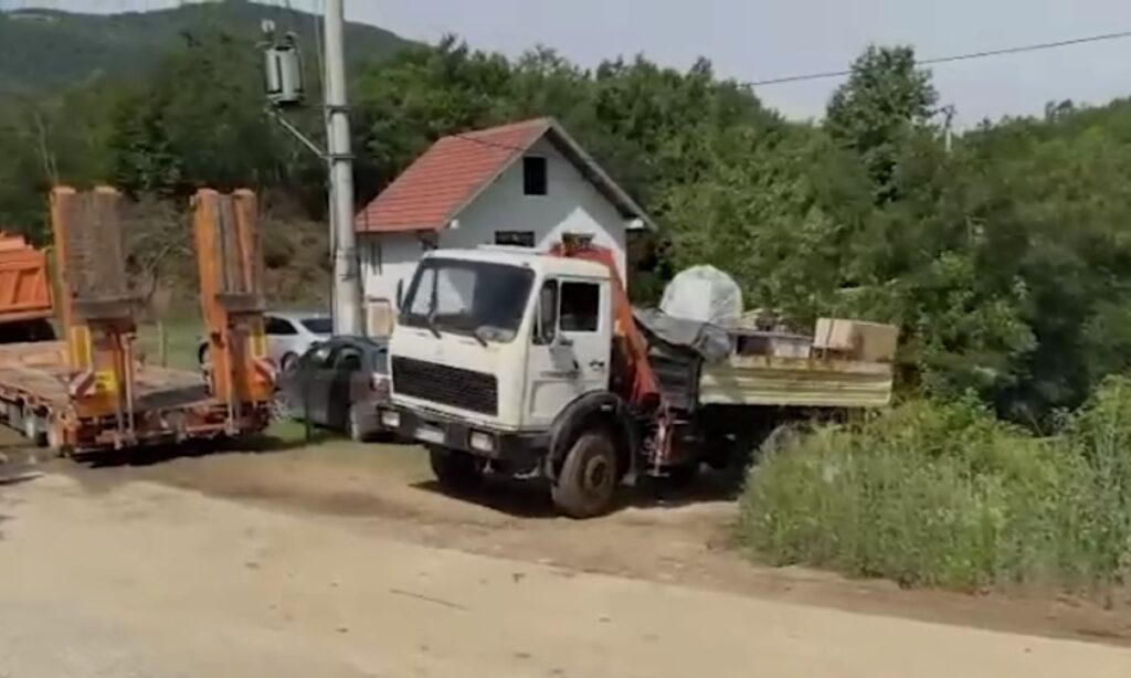 Počelo rušenje vikendica oko jezera Gazivode
