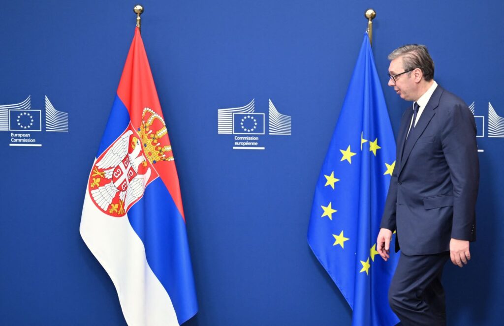„Zašto bi otvaranje klastera 3 zapravo bila kapitulacija režima“: Nova analiza Željka Pantelića u štampanom izdanju Nedeljnika