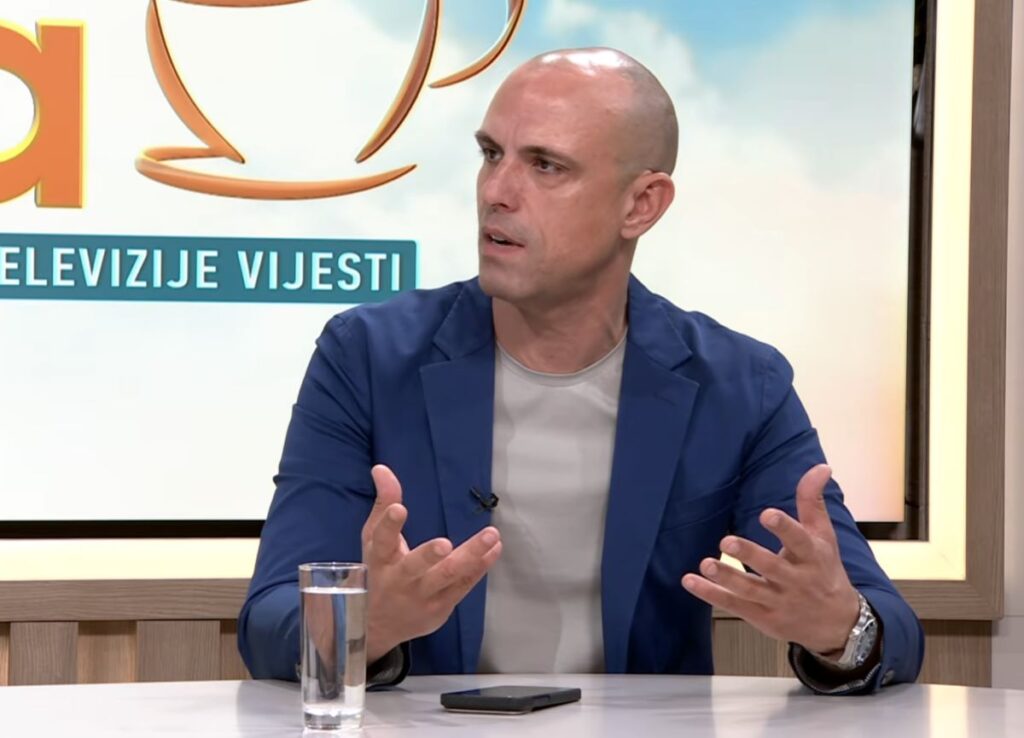 Vijesti: Recipročne mere Beograda stupile na snagu, novinaru Petru Komneniću zabranjen ulazak u Srbiju
