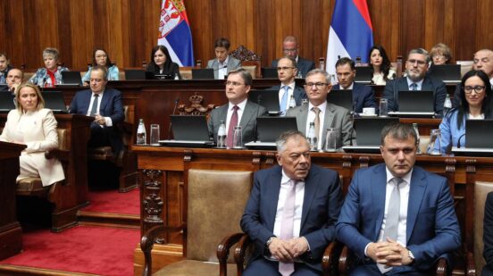 Ministri i premijer na sednici o nepoverenju Vladi